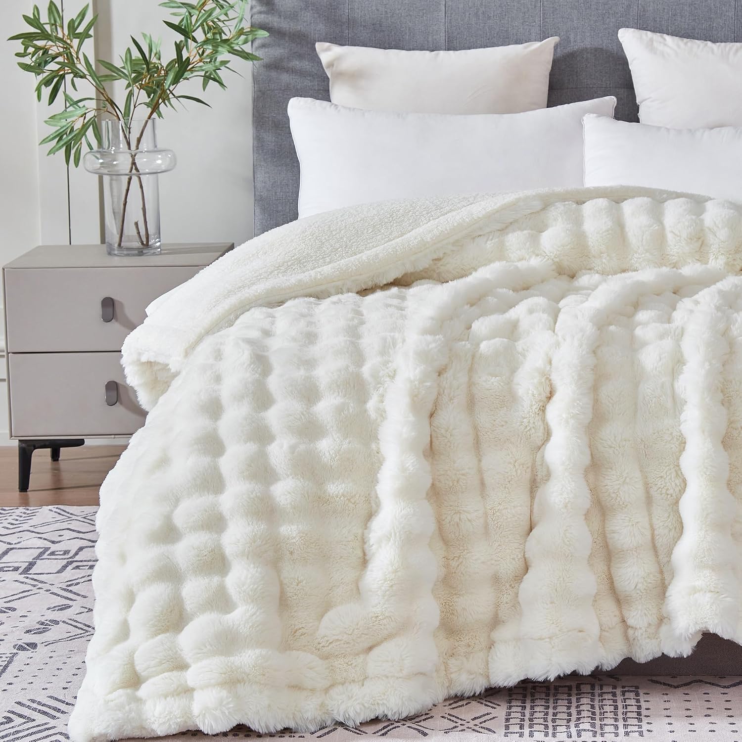 Thickened faux fur blanket 50x60 inches, warm sofa blanket Image 2